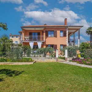  Apartment Elvi - Uma106 By Interhome
